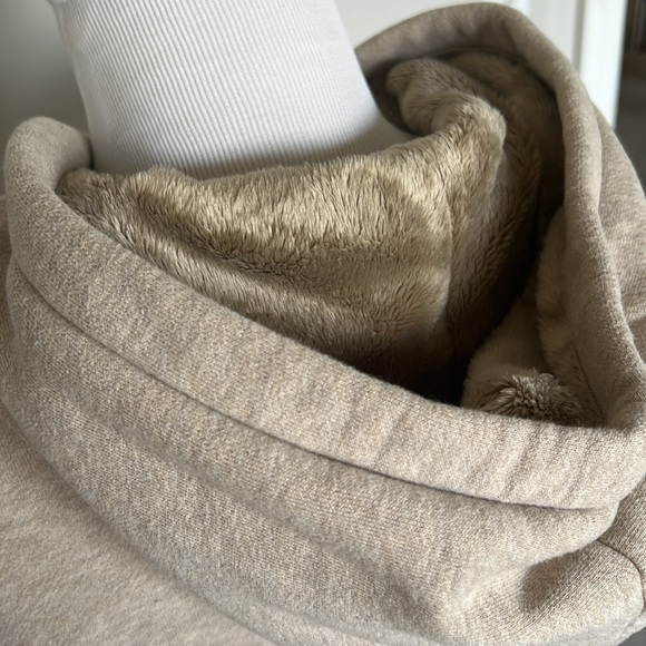 MEN’S Tommy Hilfiger beige fur lined zip up hoodie - Picture 5 of 11